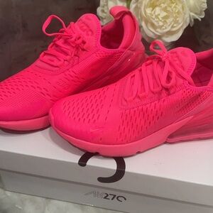 Pink Nike Air 270
